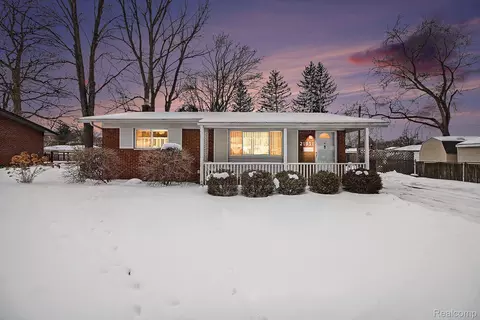 21931 Brandon St, Farmington Hills, MI 48336