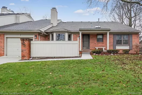 7127 Danbrooke Ct, West Bloomfield, MI 48322