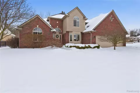 46448 Leanna Dr, Macomb, MI 48044