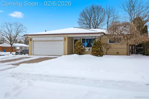 4715 Shell Ct, Warren, MI 48091