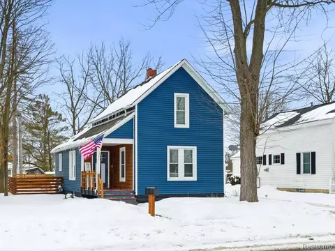 1207 Clinton Ave, St. Clair, MI 48079