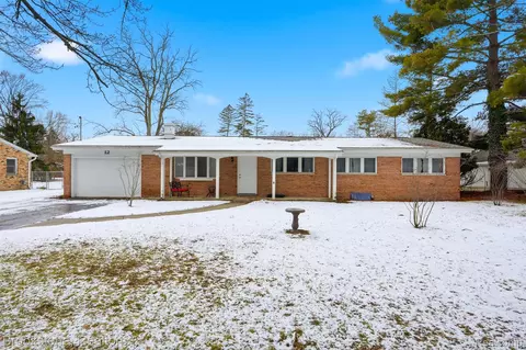 12 Iota Pl, Saginaw, MI 48638