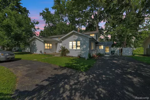 5706 Cardwell St, Garden City, MI 48135