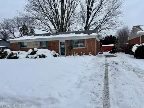 38751 Beecher Dr, Sterling Heights, MI 48312