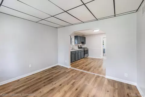 Entry Way - 8233 Meadow Ave, Warren, MI 48089 photo 1 of 3