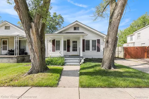 8233 Meadow Ave, Warren, MI 48089