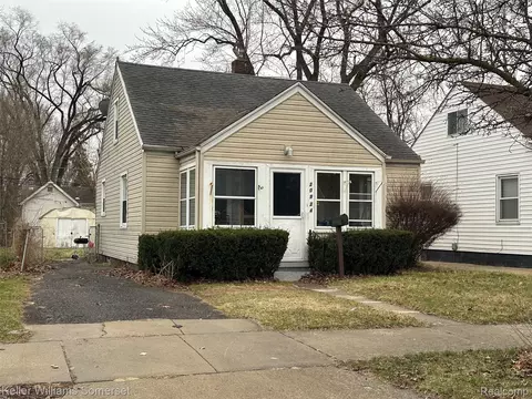 20924 Ridgemont Rd, Harper Woods, MI 48225