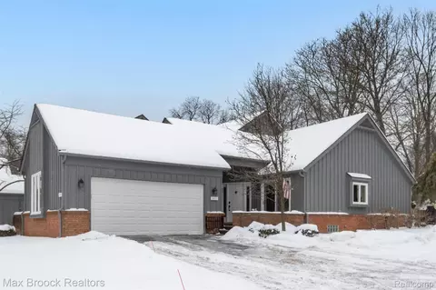 28602 Venice Ct, Farmington Hills, MI 48334