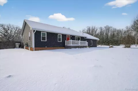 2176 E Stanley Rd, Mount Morris, MI 48458