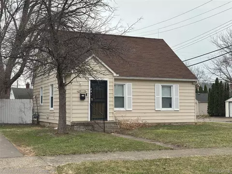 19775 Kingsville St, Harper Woods, MI 48225