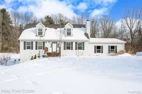 2957 Bird Rd, Groveland, MI 48462