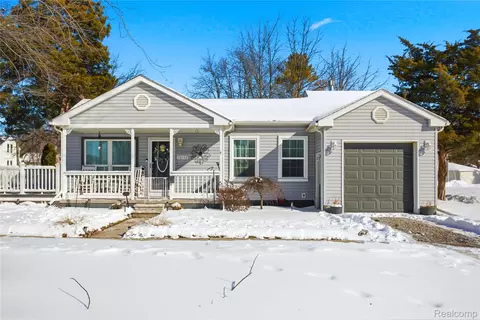 26152 Ypsilanti St, Flat Rock, MI 48134