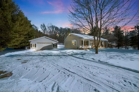 270 N Hurd Rd, Brandon, MI 48462