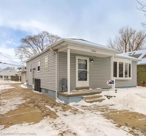 25031 Fern St, Roseville, MI 48066