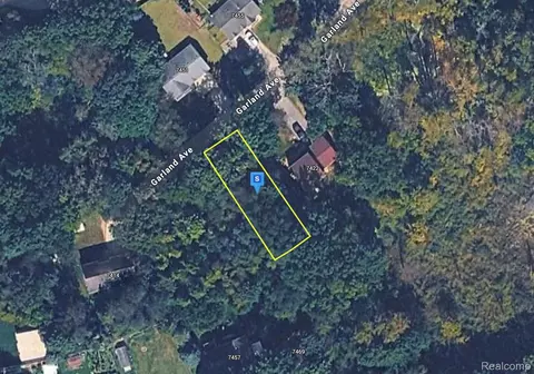 7420 Garland Ave, Hamburg, MI 48116