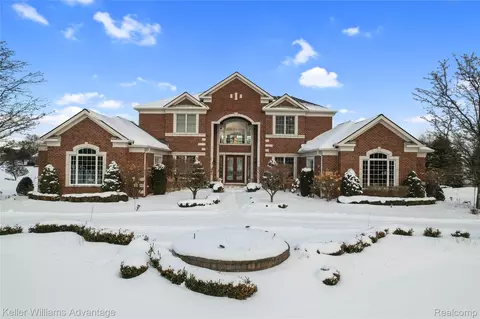 3860 S Shoreline Dr, Milford, MI 48381