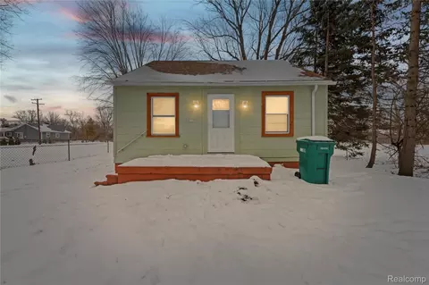 7315 Hollywood St, Romulus, MI 48174