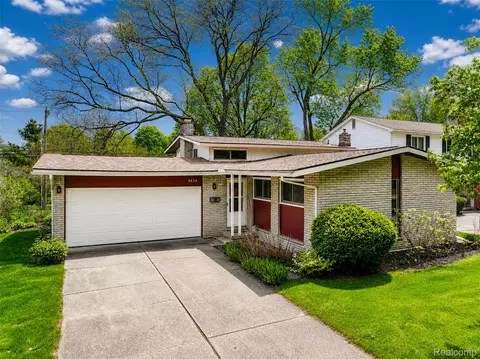 1434 Pine Valley Blvd, Ann Arbor, MI 48104