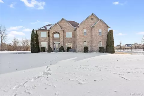 26035 Red Wood Dr, Huron, MI 48164