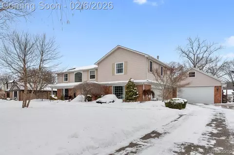8842 Thorntree Dr, Grosse Ile, MI 48138