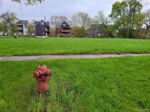 2166 Field St, Detroit, MI 48214