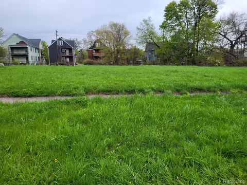 2172 Field St, Detroit, MI 48214