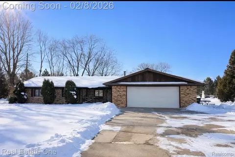 1510 Hampstead Ln, Rochester Hills, MI 48309
