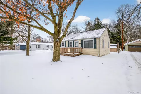 2008 Elmwood St, Port Huron, MI 48060