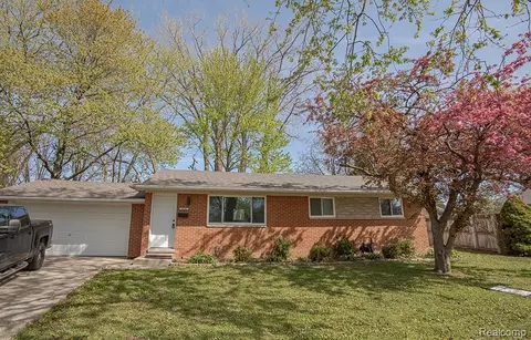 20401 Luna St, Clinton Township, MI 48035