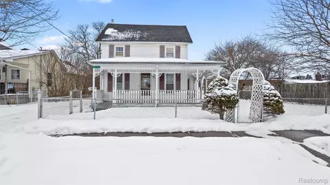32308 Church St, Rockwood, MI 48173