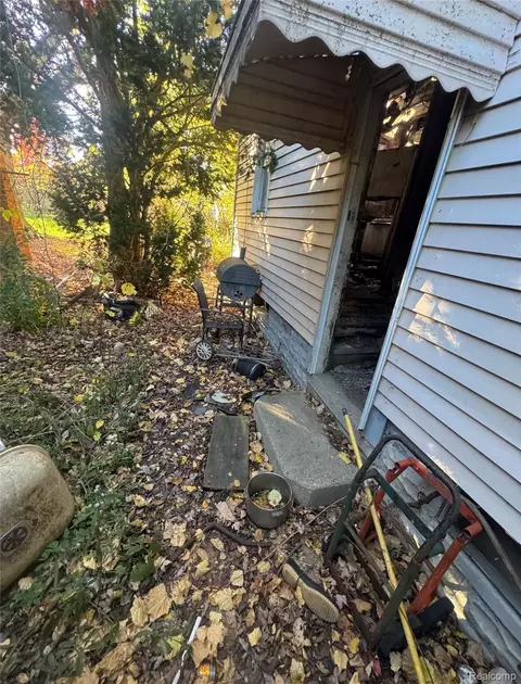 7521 Rutherford St, Detroit, MI 48228