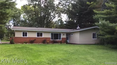 1755 Wellington Ave, Bloomfield Hills, MI 48302