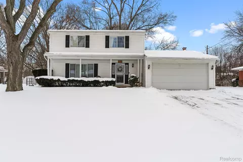 1111 Trotwood Ln, Flint, MI 48507