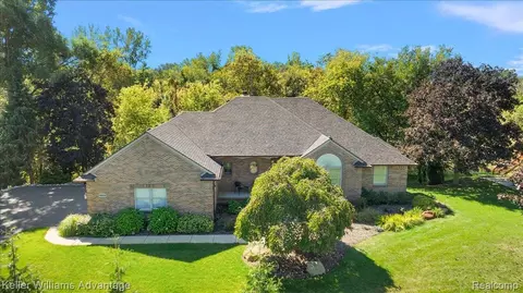 13872 Edenderry Dr, Green Oak, MI 48178