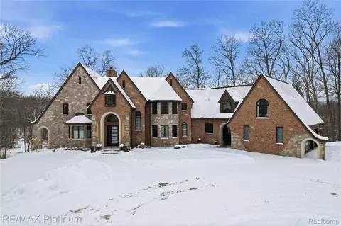 11205 Redberry Ct, Whitmore Lake, MI 48189