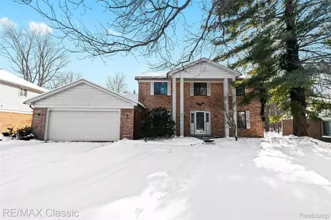 6313 Kiev St, West Bloomfield, MI 48324