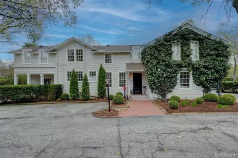 146 Puritan Ave, Birmingham, MI 48009