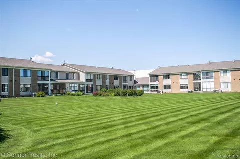 1660 River Rd #53, Marysville, MI 48040