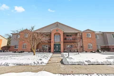 15795 Lakeside Dr #6, Southgate, MI 48195