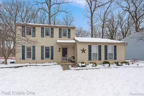 21590 Flanders St, Farmington Hills, MI 48335