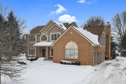 274 Carnoustie Rd, Highland, MI 48357