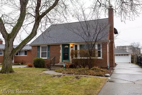 20946 Littlestone Rd, Harper Woods, MI 48225