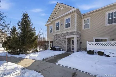 25938 Maritime Cir S, Harrison, MI 48045