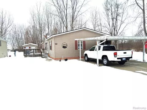 11065 Hickory Ln, Vienna, MI 48420