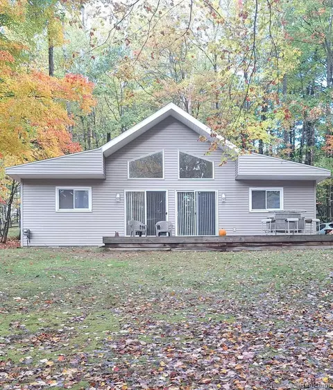 9550 Golf Port Dr, Morton, MI 49346
