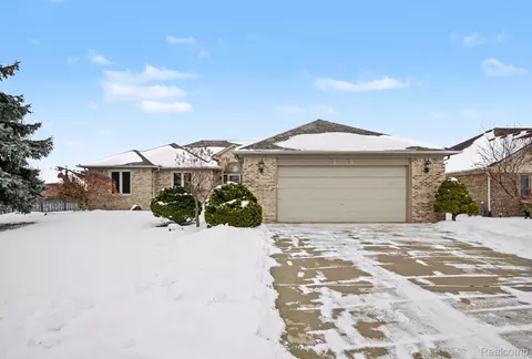 39516 Vinnie Ct, Clinton Township, MI 48038