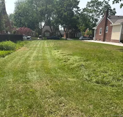 2206 N Connecticut Ave, Royal Oak, MI 48073