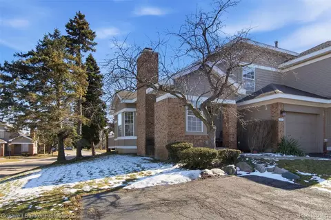 6821 Kindling Ct, West Bloomfield, MI 48322
