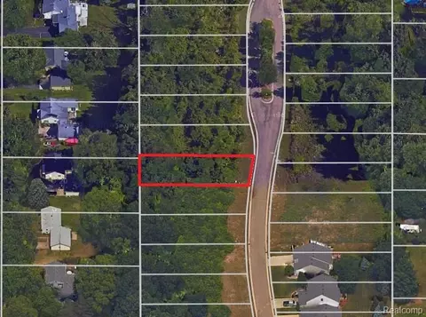 11430 Hidden Oaks Dr, Vienna, MI 48420