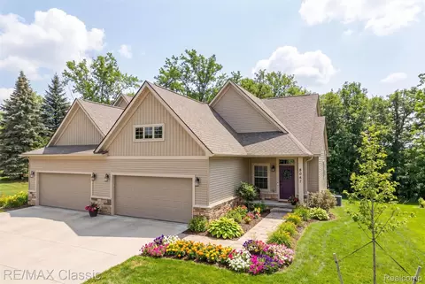 8047 Bridgestone Blvd, White Lake, MI 48386